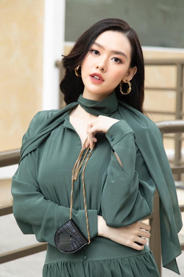 Tiểu Vy diện crop-top táo bạo khoe dáng sexy, H'Hen Niê khoe lưng trần nóng bỏng ảnh 8