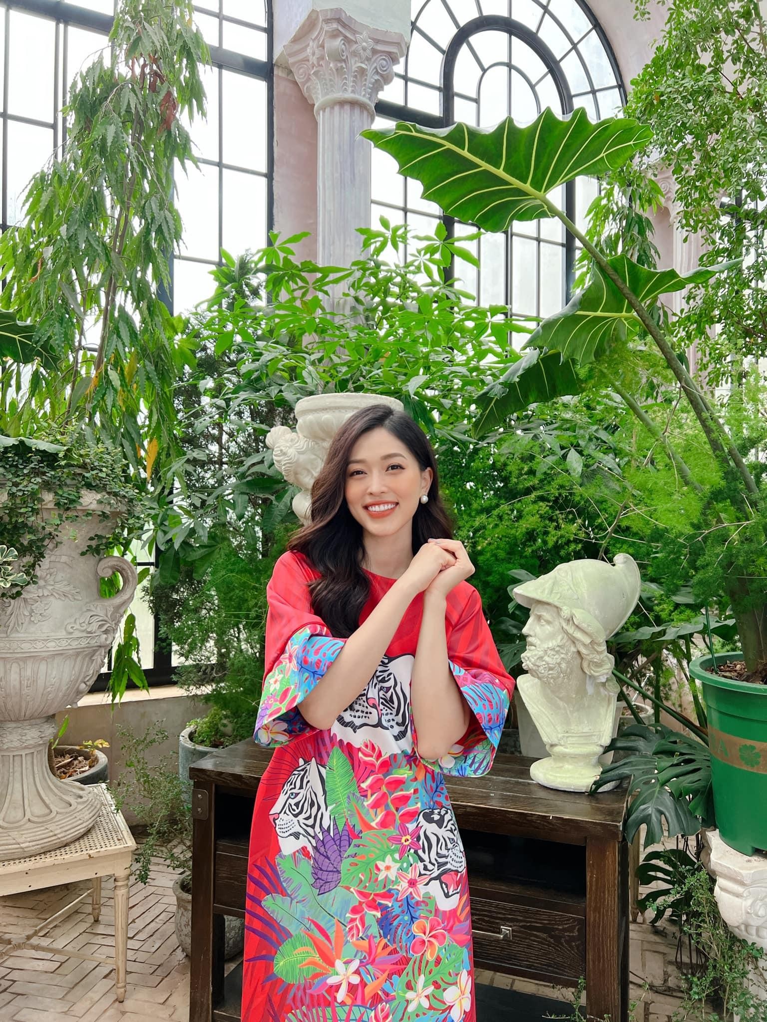 Dàn hoa, á hậu khoe sắc với muôn vàn kiểu áo dài ngày Tết ảnh 12