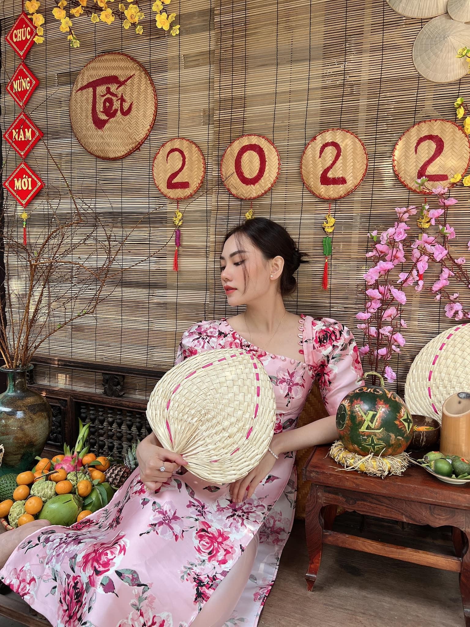 Dàn hoa, á hậu khoe sắc với muôn vàn kiểu áo dài ngày Tết ảnh 16