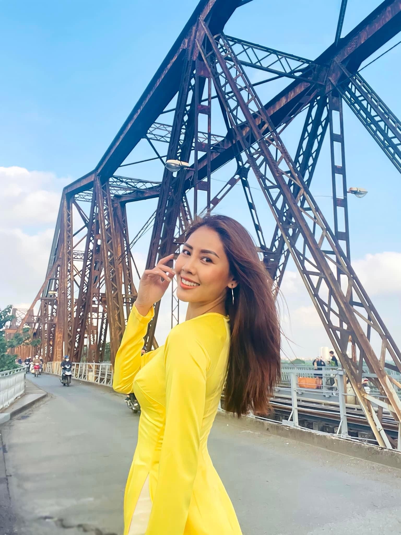 Dàn hoa, á hậu khoe sắc với muôn vàn kiểu áo dài ngày Tết ảnh 17