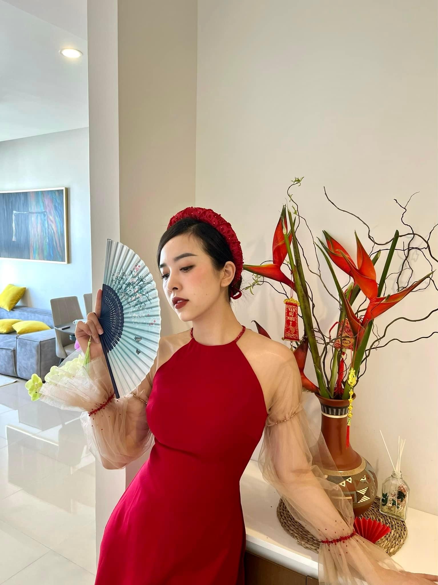 Dàn hoa, á hậu khoe sắc với muôn vàn kiểu áo dài ngày Tết ảnh 9