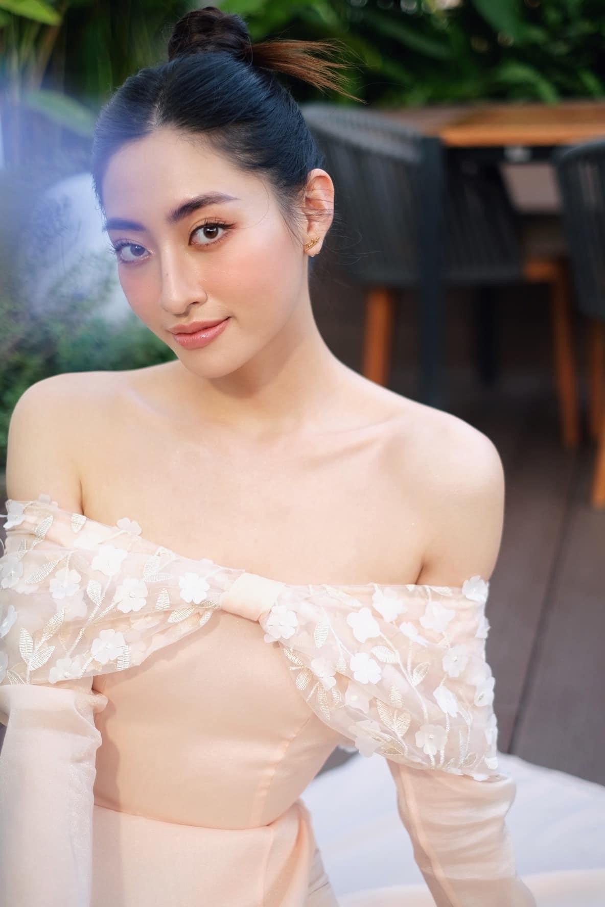 Đỗ Thị Hà đi du Xuân đẹp như fashionista, Lương Thuỳ Linh trễ nải vai trần nóng bỏng ảnh 2