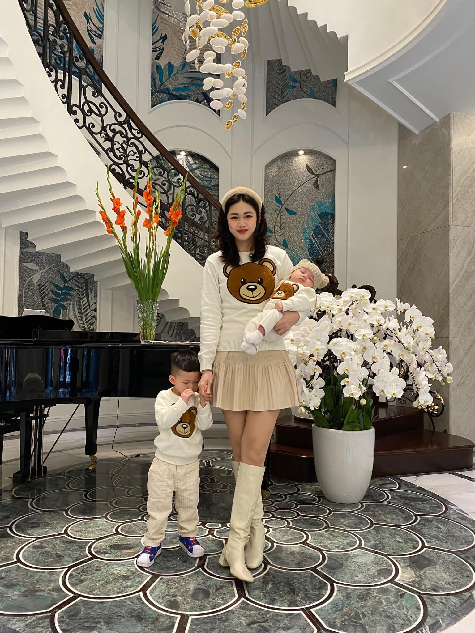 Á hậu Phương Anh, Hoàng Thuỳ cùng diện váy yếm hoá 'nàng Xuân' quyến rũ đầu năm mới ảnh 12