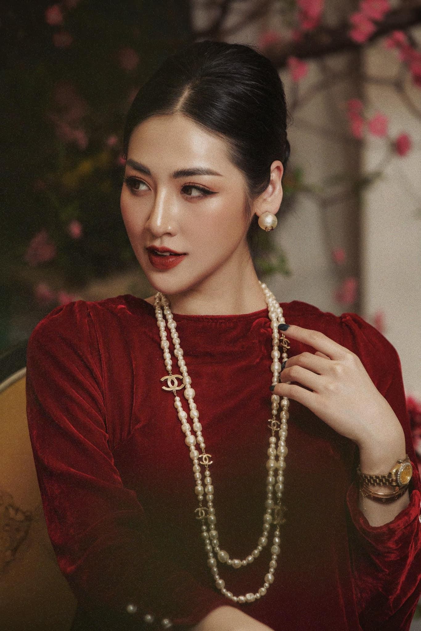 Á hậu Phương Anh, Hoàng Thuỳ cùng diện váy yếm hoá 'nàng Xuân' quyến rũ đầu năm mới ảnh 8