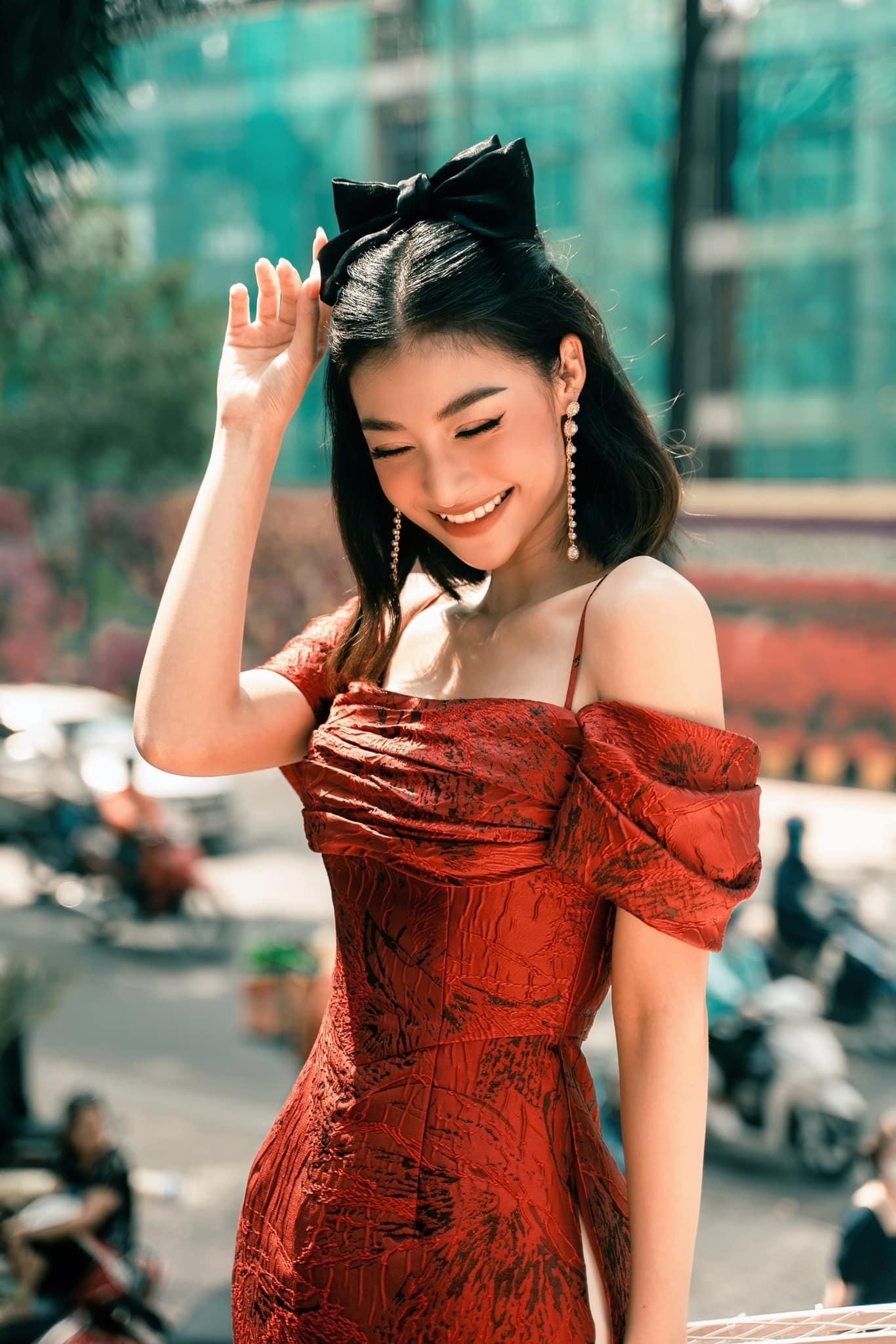 Á hậu Phương Anh, Hoàng Thuỳ cùng diện váy yếm hoá 'nàng Xuân' quyến rũ đầu năm mới ảnh 10