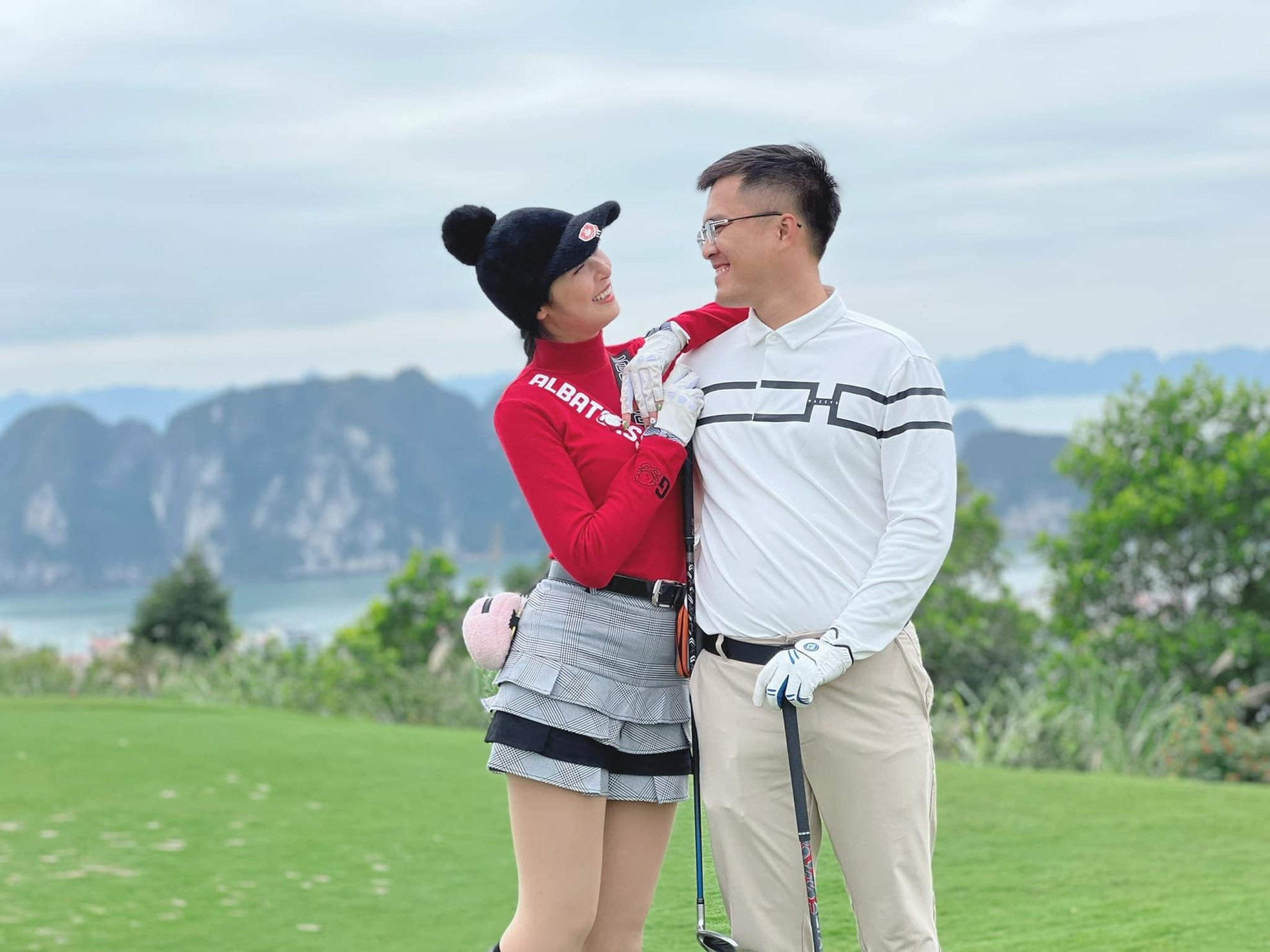 Á hậu Phương Anh, Hoàng Thuỳ cùng diện váy yếm hoá 'nàng Xuân' quyến rũ đầu năm mới ảnh 11