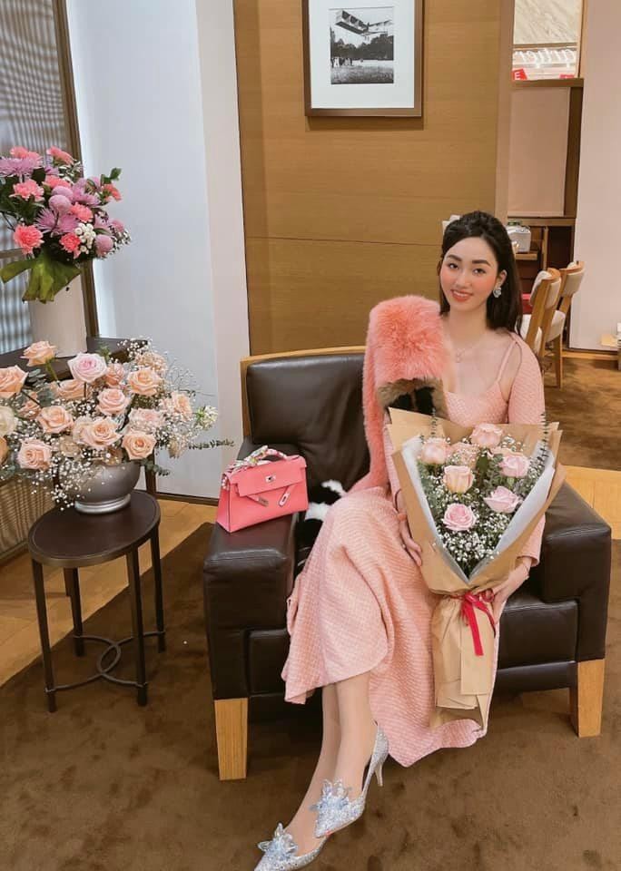 Dàn Hoa hậu, Á hậu đăng ảnh tình tứ bên 'nửa kia' trong ngày lễ Tình nhân ảnh 15
