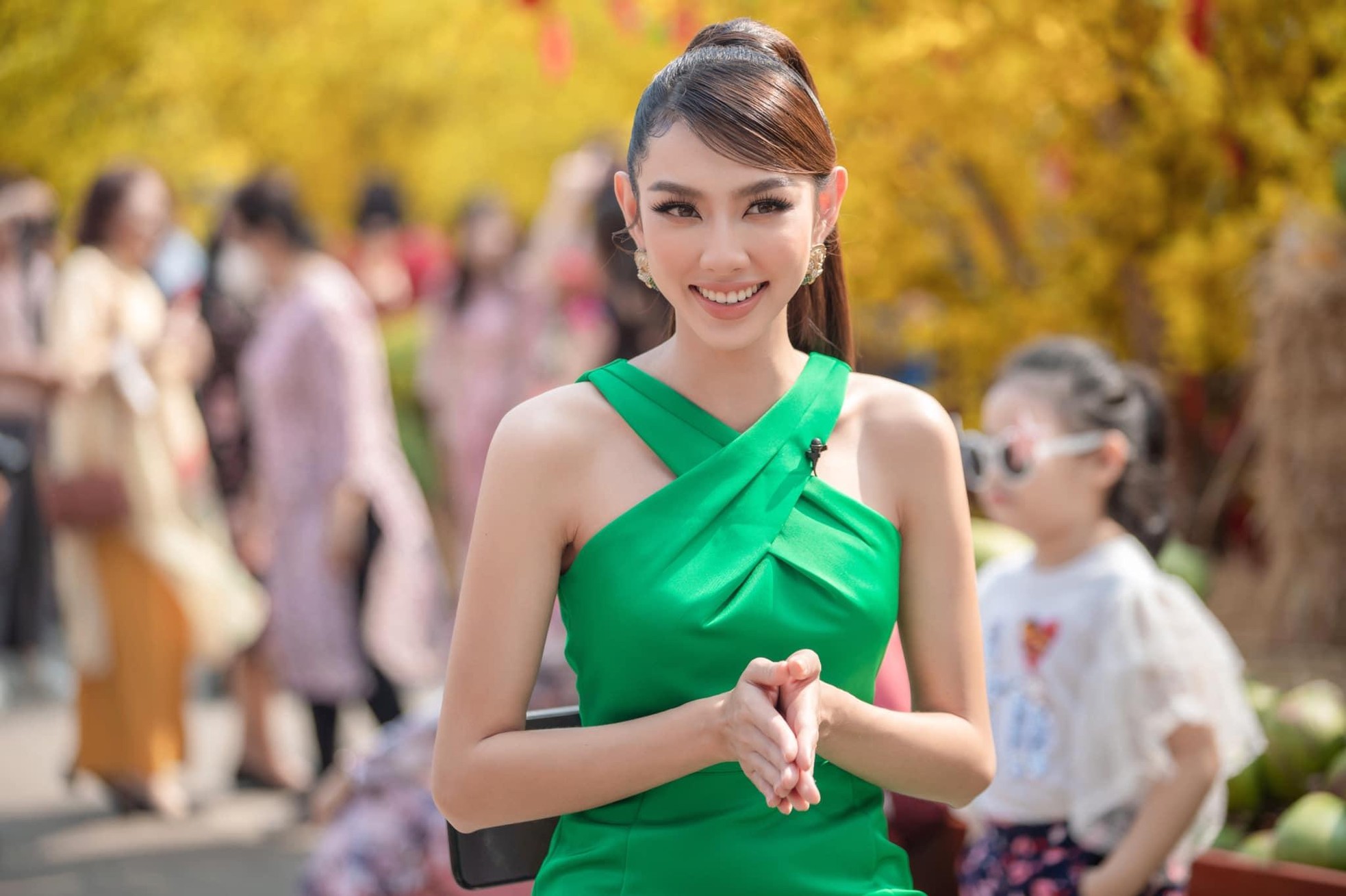 Ngắm kiểu váy 'chân ái' của Hoa hậu Thuỳ Tiên, mặc mãi fans cũng không thấy nhàm chán! ảnh 6