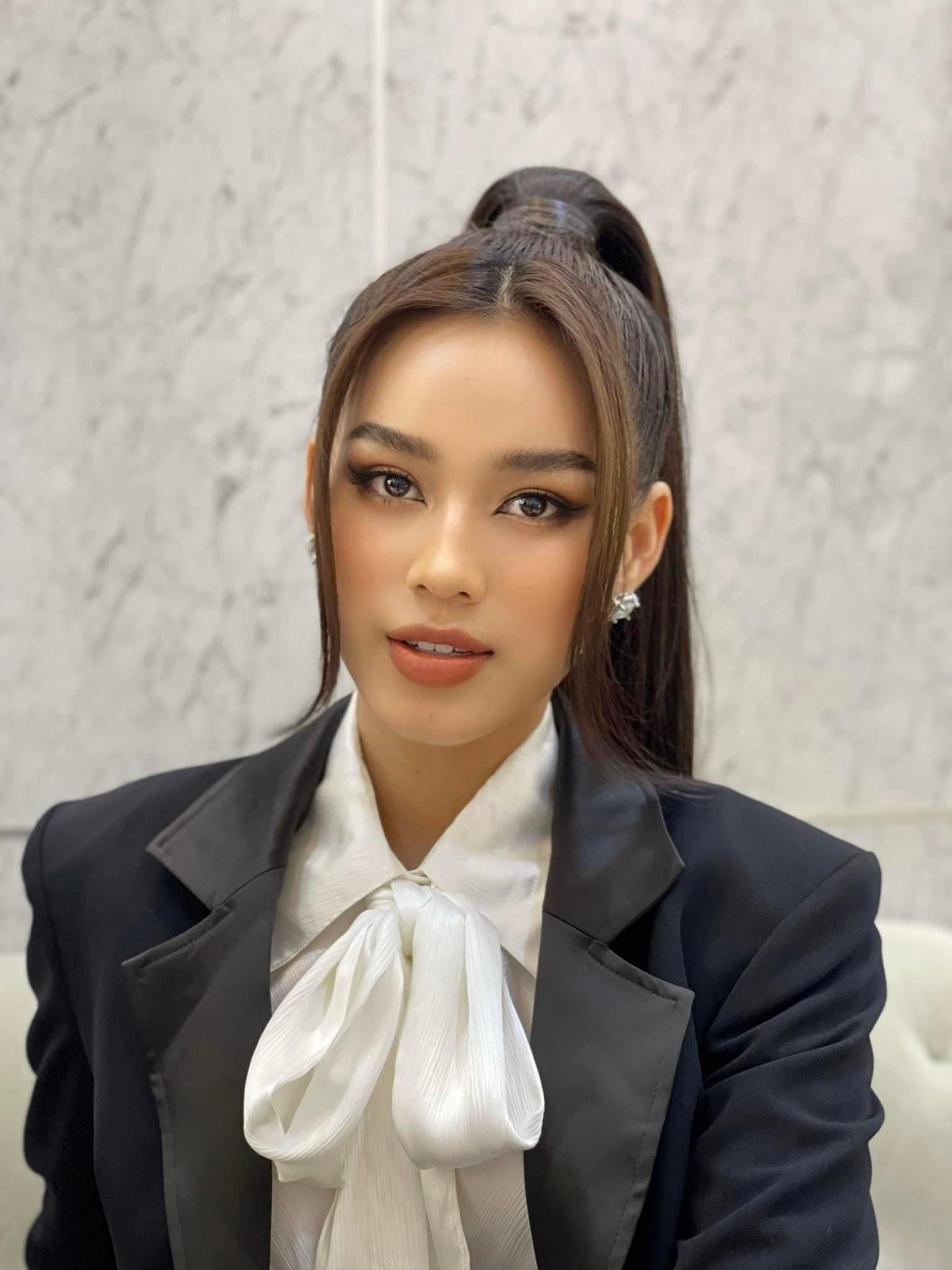 Mặc crop-top nóng bỏng, Đỗ Thị Hà catwalk 'sương sương' ở thang máy vẫn khiến fan đã mắt ảnh 7