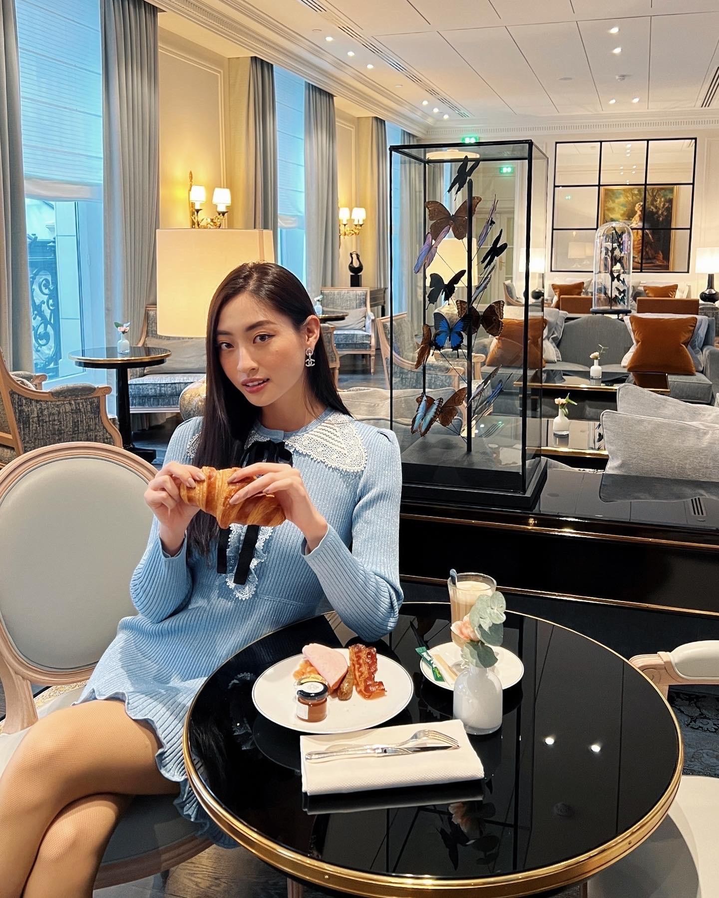 Lương Thuỳ Linh khoe chân dài 1m22 trên đường phố Pháp trước khi dự Paris Fashion Week ảnh 3