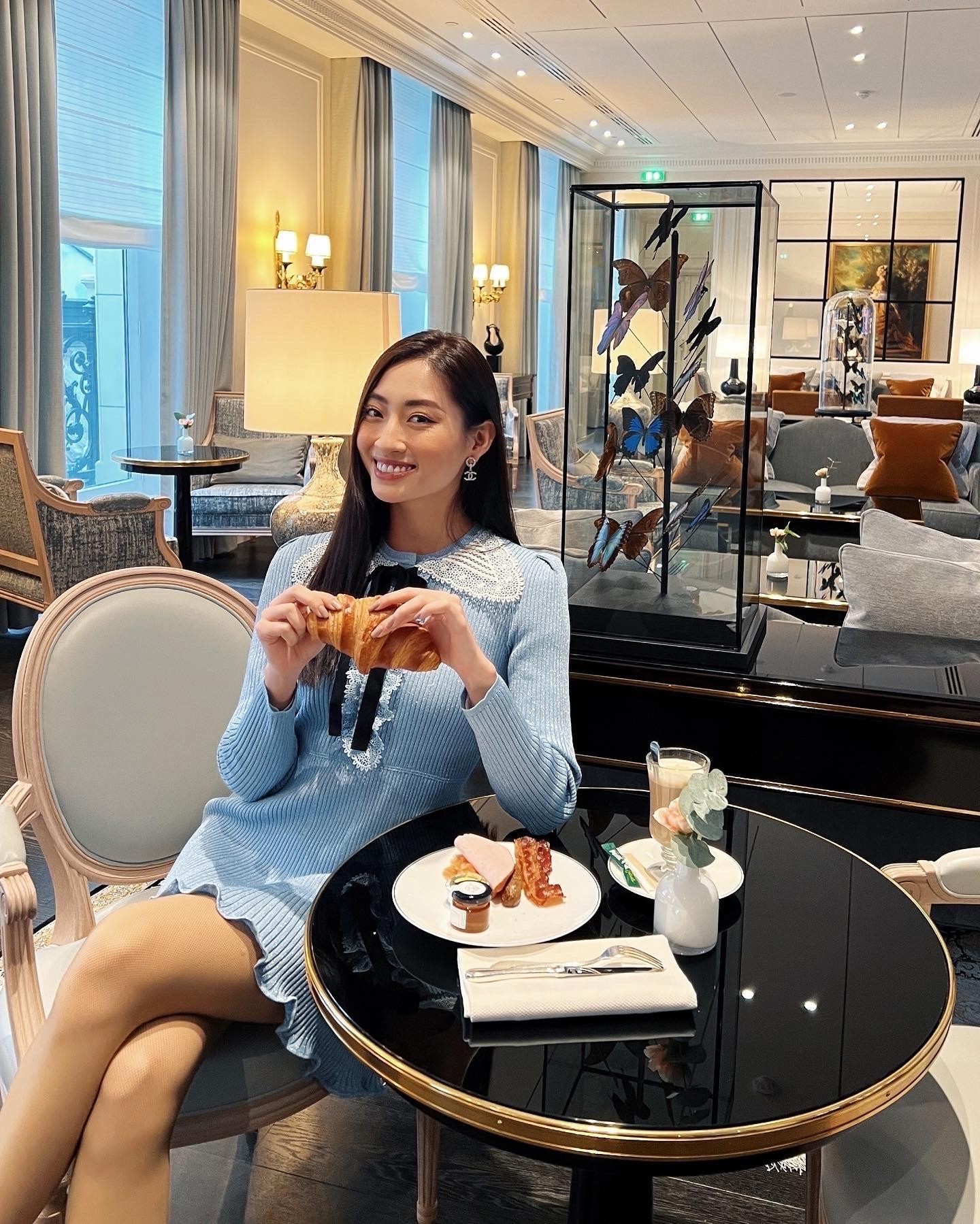 Lương Thuỳ Linh khoe chân dài 1m22 trên đường phố Pháp trước khi dự Paris Fashion Week ảnh 2