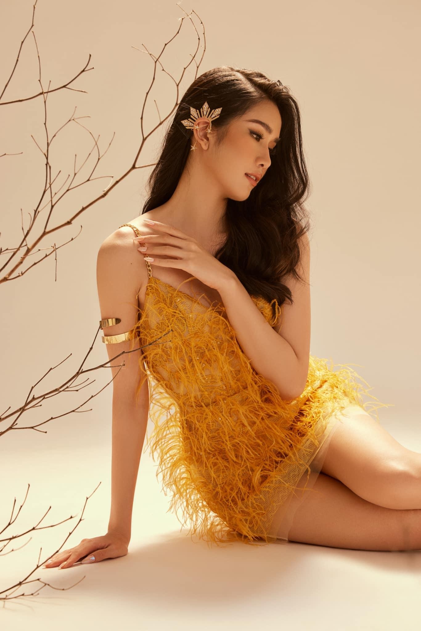 Đỗ Thị Hà, Đỗ Mỹ Linh và dàn hậu đẹp kiêu sa như 'nữ thần' khi cùng diện váy lông vũ ảnh 18
