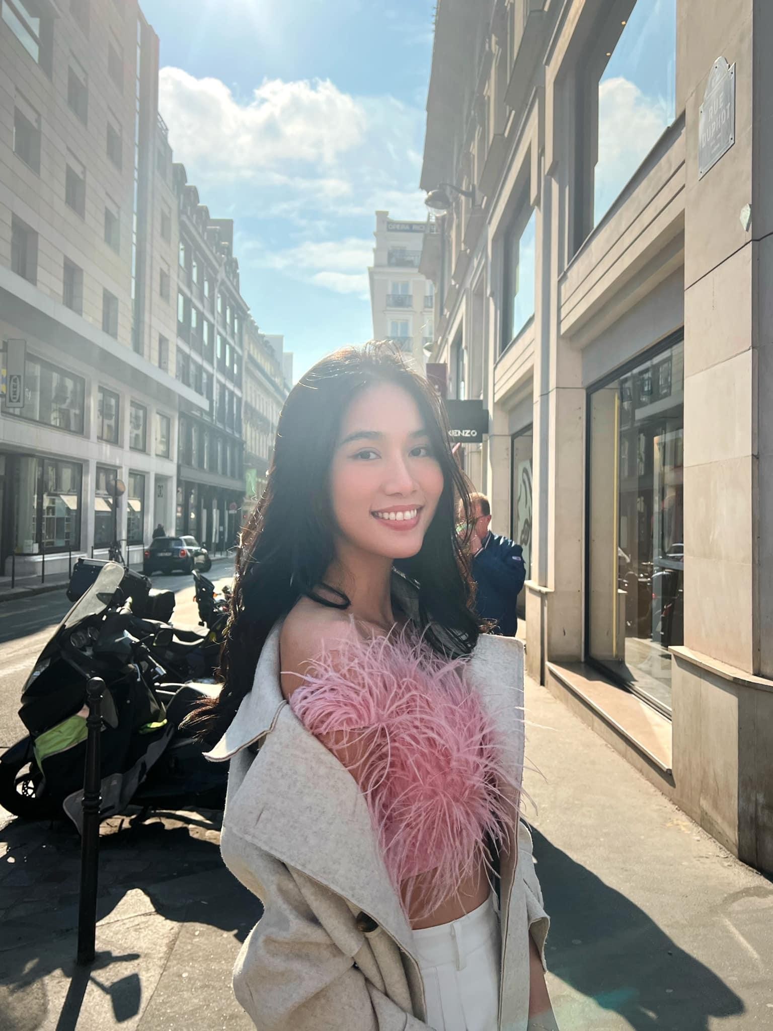 Thuỳ Tiên diện váy xẻ vòng 1 cực sexy, nhan sắc 'thăng hạng' trước khi đi tour Mỹ Latinh ảnh 6