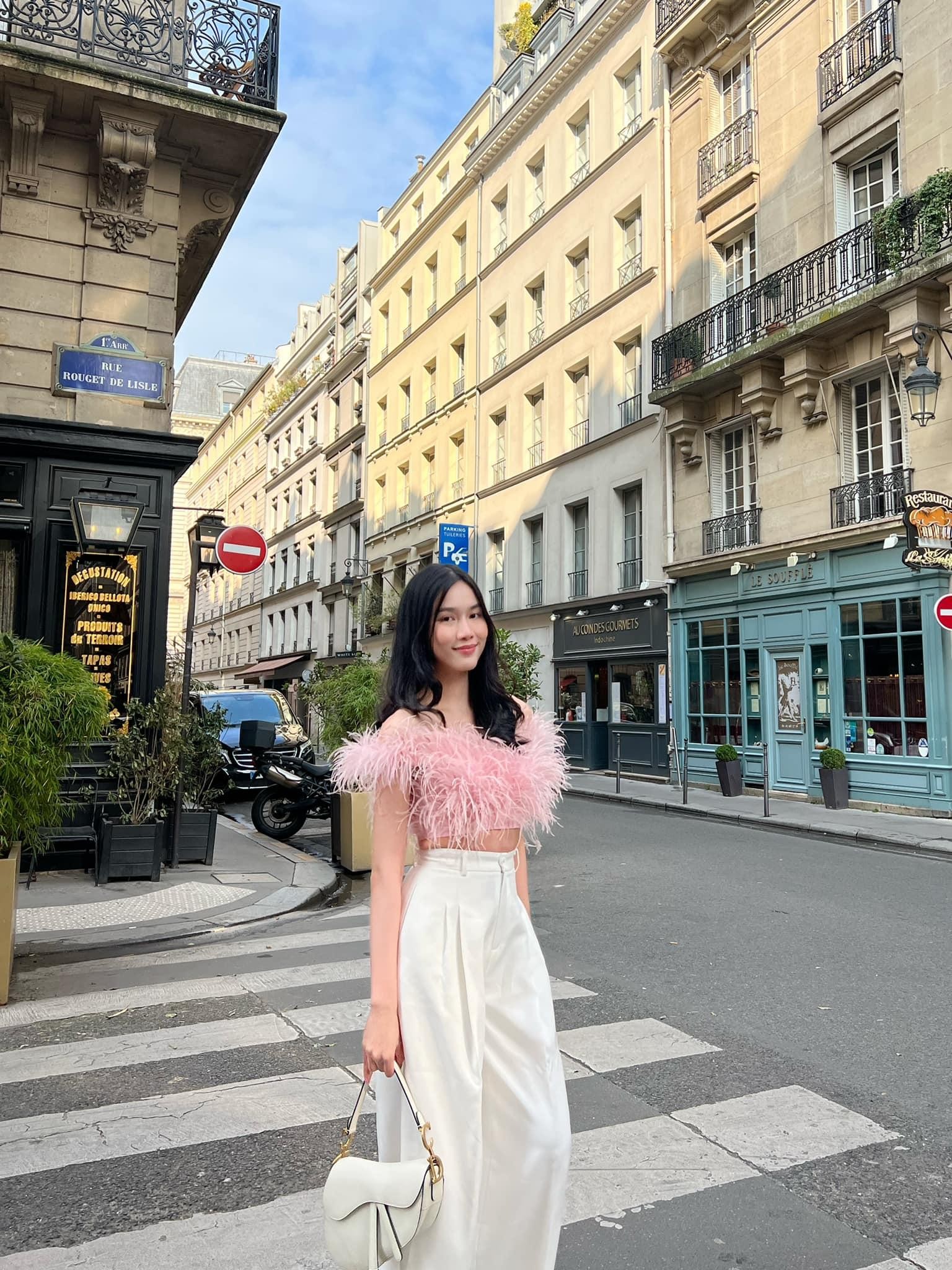 Thuỳ Tiên diện váy xẻ vòng 1 cực sexy, nhan sắc 'thăng hạng' trước khi đi tour Mỹ Latinh ảnh 7