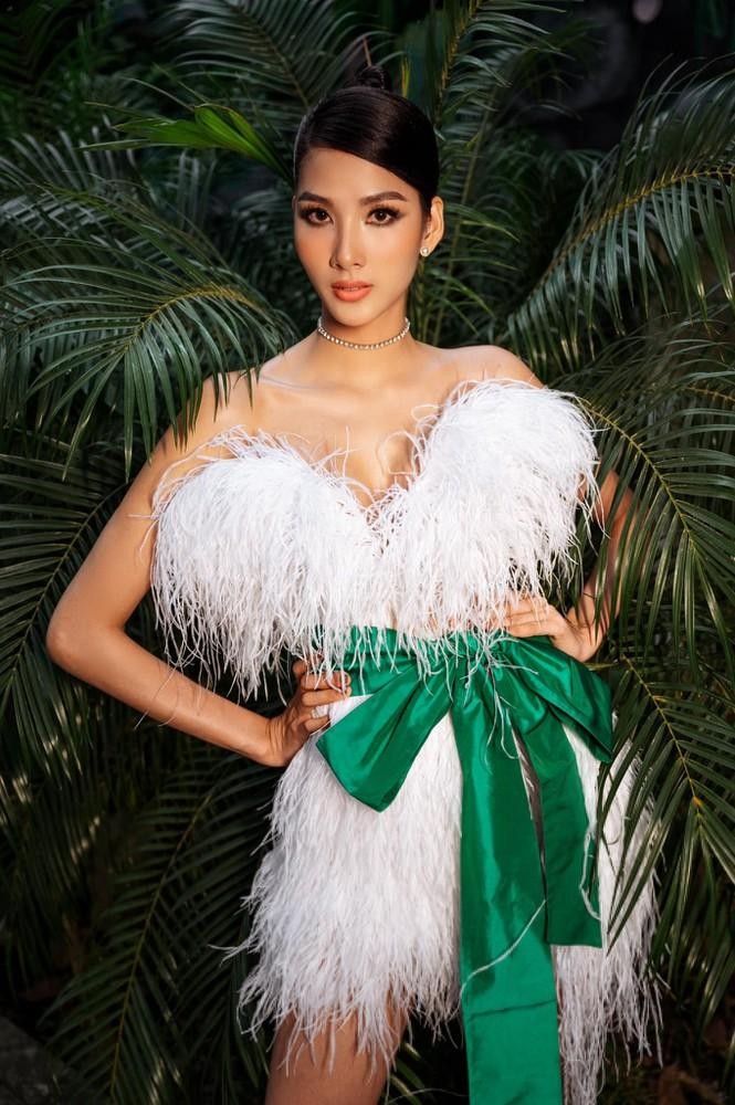 Đỗ Thị Hà, Đỗ Mỹ Linh và dàn hậu đẹp kiêu sa như 'nữ thần' khi cùng diện váy lông vũ ảnh 17