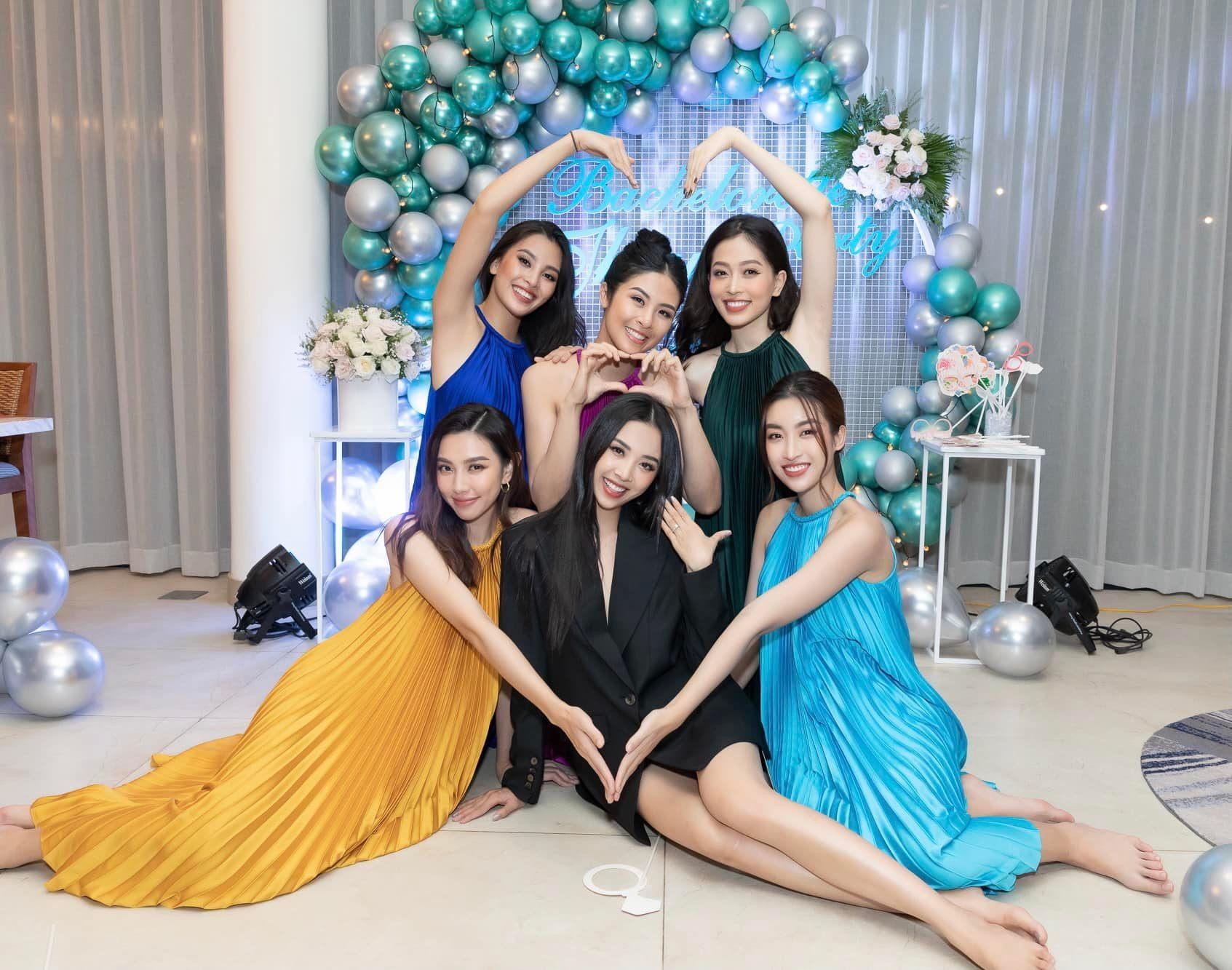 Thùy Tiên và hội chị em bông hậu cùng khoe dáng nóng bỏng với áo tắm ảnh 6