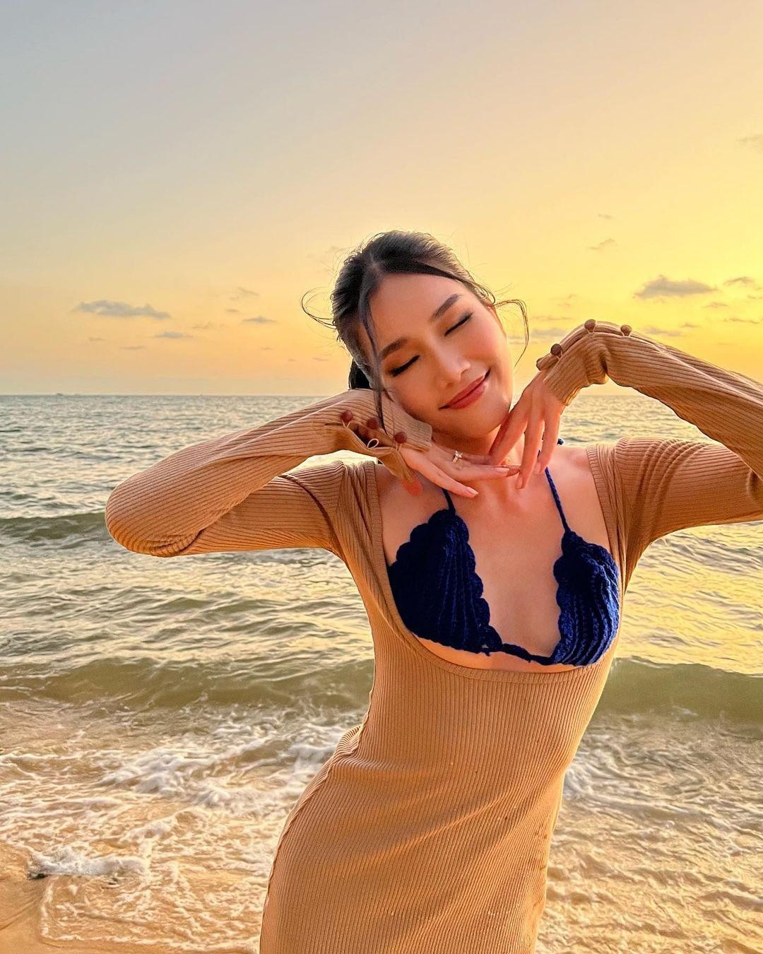 Á hậu Phương Anh khoe dáng nóng bỏng với bikini trước thềm Hoa hậu Quốc tế 2022 ảnh 9