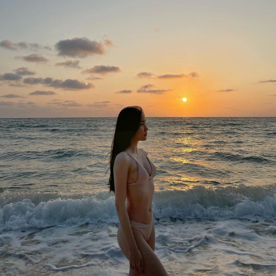 Á hậu Phương Anh khoe dáng nóng bỏng với bikini trước thềm Hoa hậu Quốc tế 2022 ảnh 4