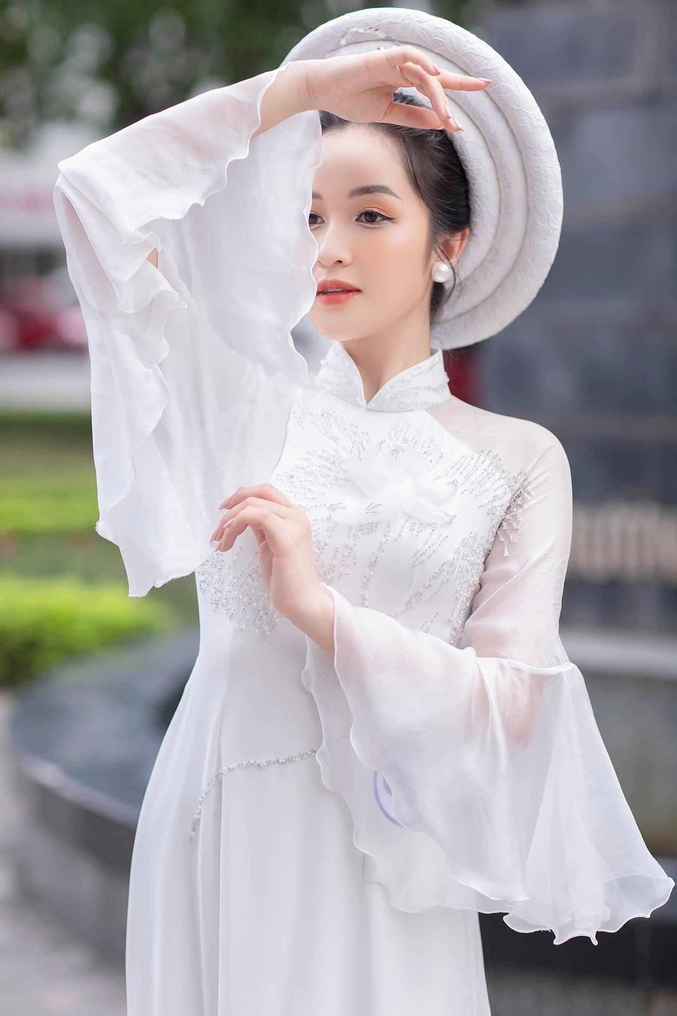 Nhan sắc nàng 'tiểu tam' của "Hương vị tình thân' lọt chung kết Duyên dáng Ngoại thương 2022 ảnh 3