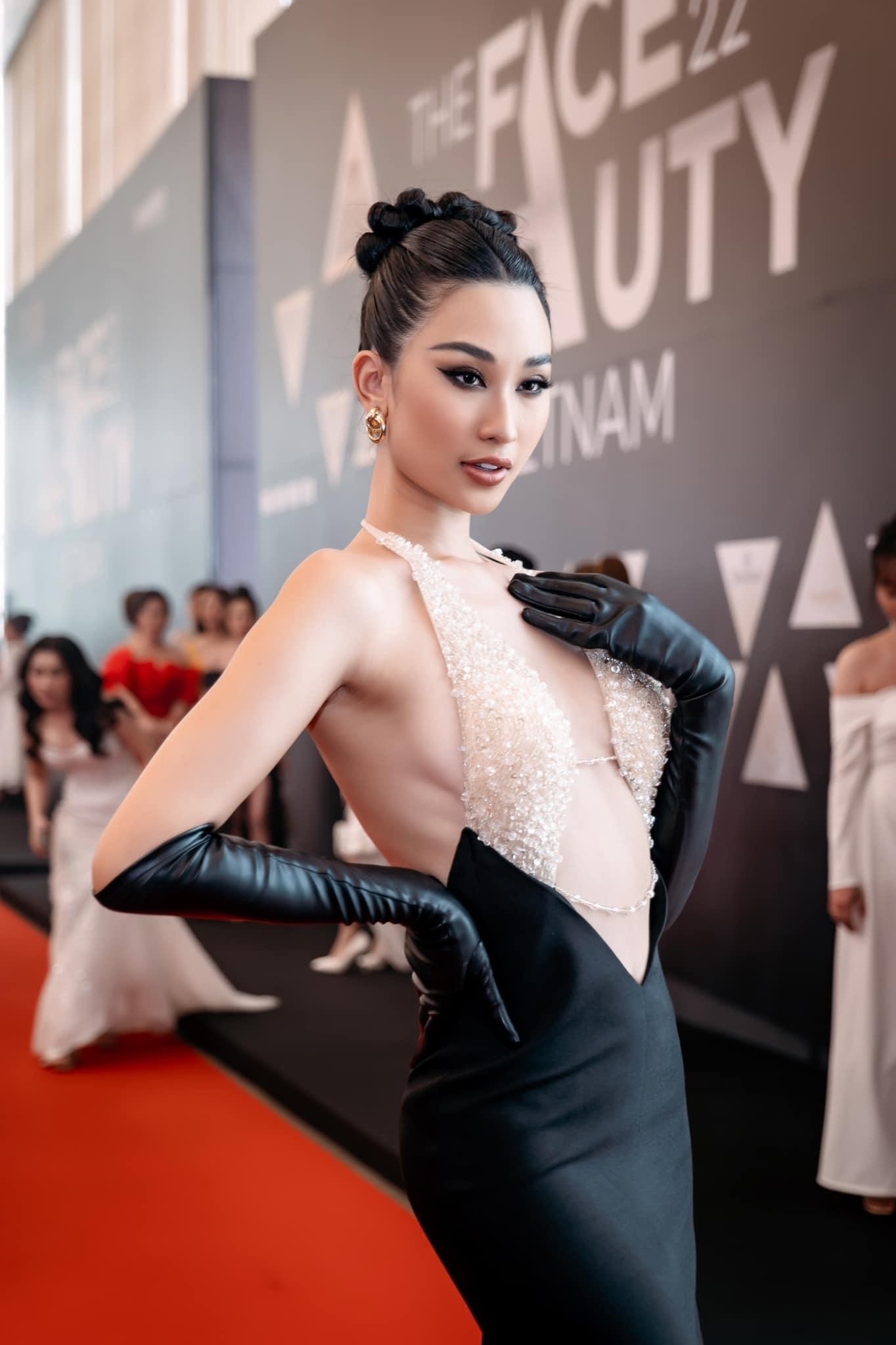 Lương Thuỳ Linh diện mốt khoe nội y nóng bỏng, Kim Duyên khoe dáng sexy với váy cam ở Ba Lan - Ảnh 9.