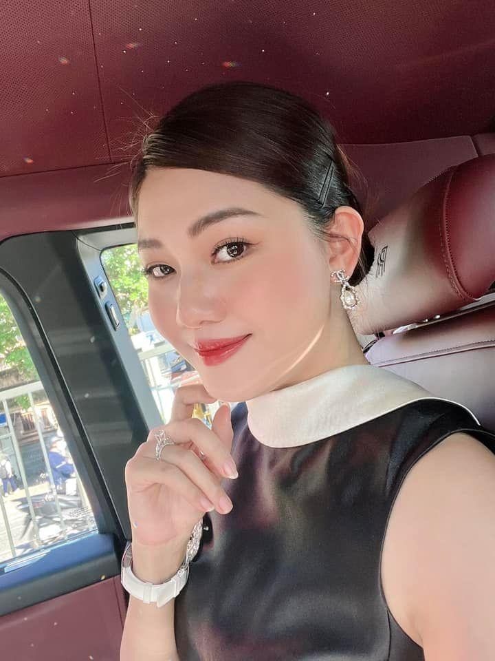 Tiểu Vy khoe dáng với váy cut-out nóng bỏng, Kim Duyên mặc hở bạo ở Hoa hậu Siêu quốc gia - Ảnh 11.
