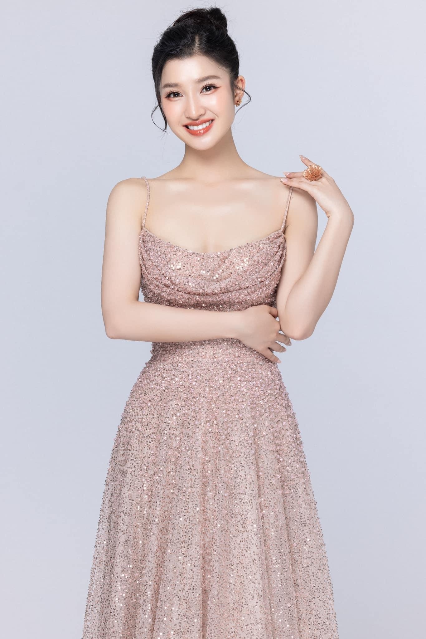 Top 3 Miss World Vietnam 2022 khoe nhan sắc thăng hạng, ngày càng xinh đẹp sau 1 tháng đăng quang - Ảnh 10.
