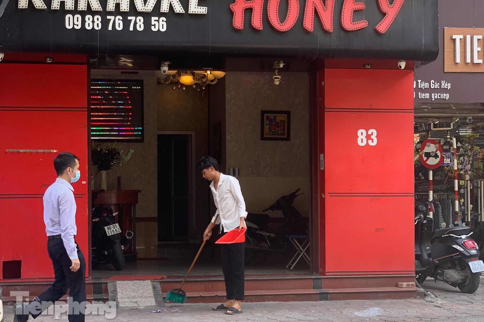 Nhiều quán karaoke tại Hà Nội ế khách sau loạt vụ hỏa hoạn - Ảnh 20.