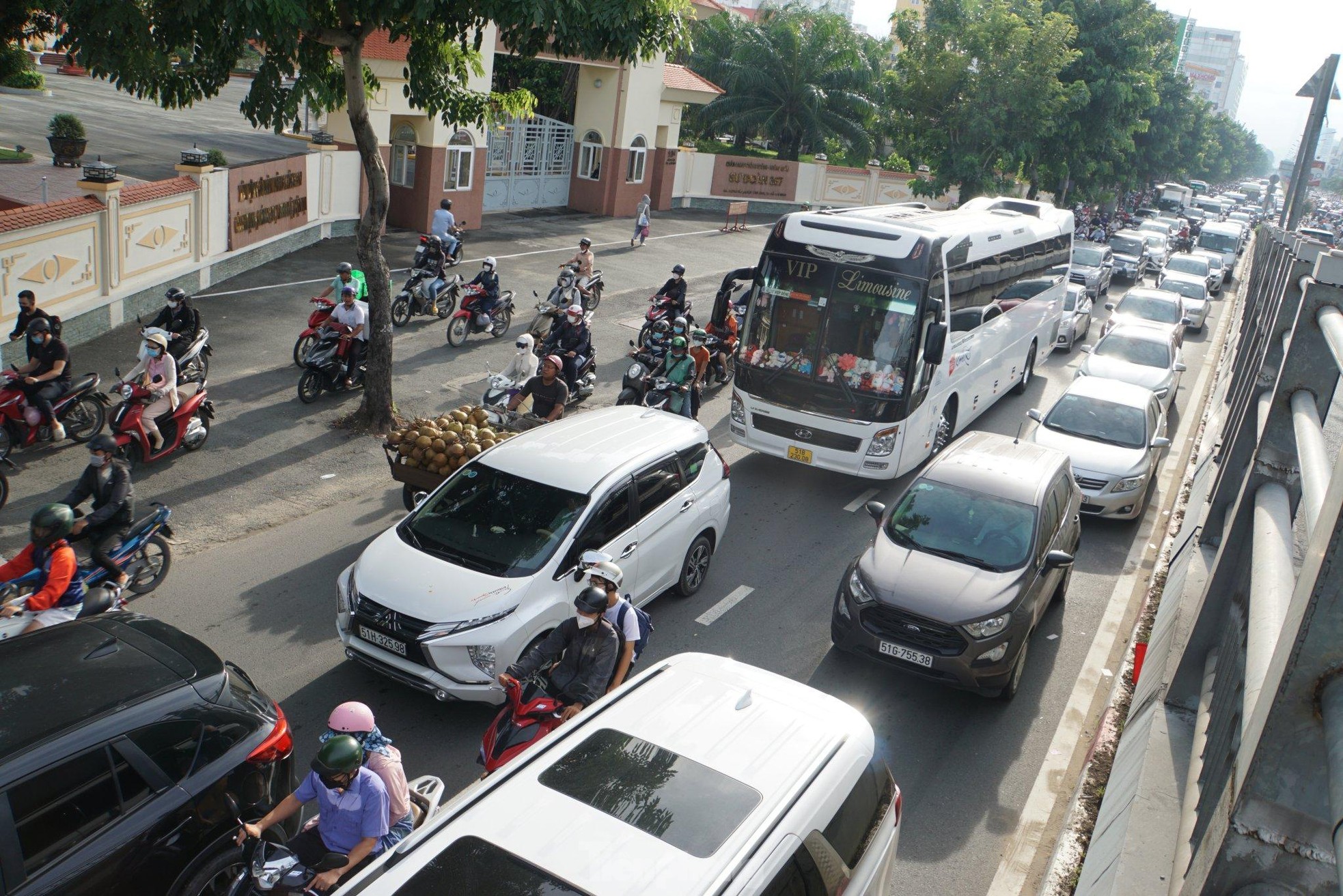 Ngày đầu sau lễ 2/9: Ùn tắc kéo dài trên nhiều tuyến đường vào trung tâm TPHCM ảnh 7