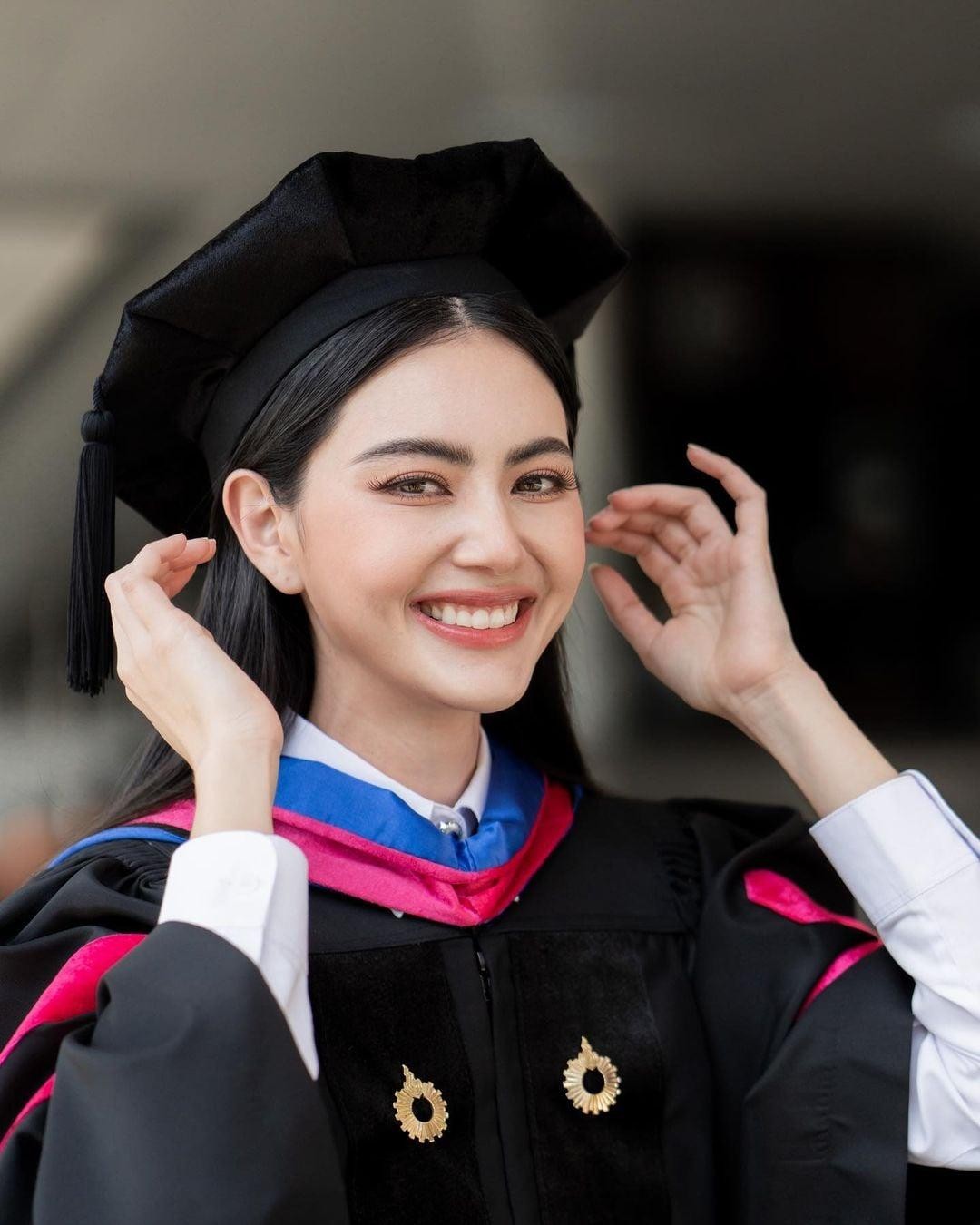 'Ma nữ Thái Lan' Mai Davika gây bùng nổ với loạt ảnh khoe nhan sắc không tì vết ảnh 7