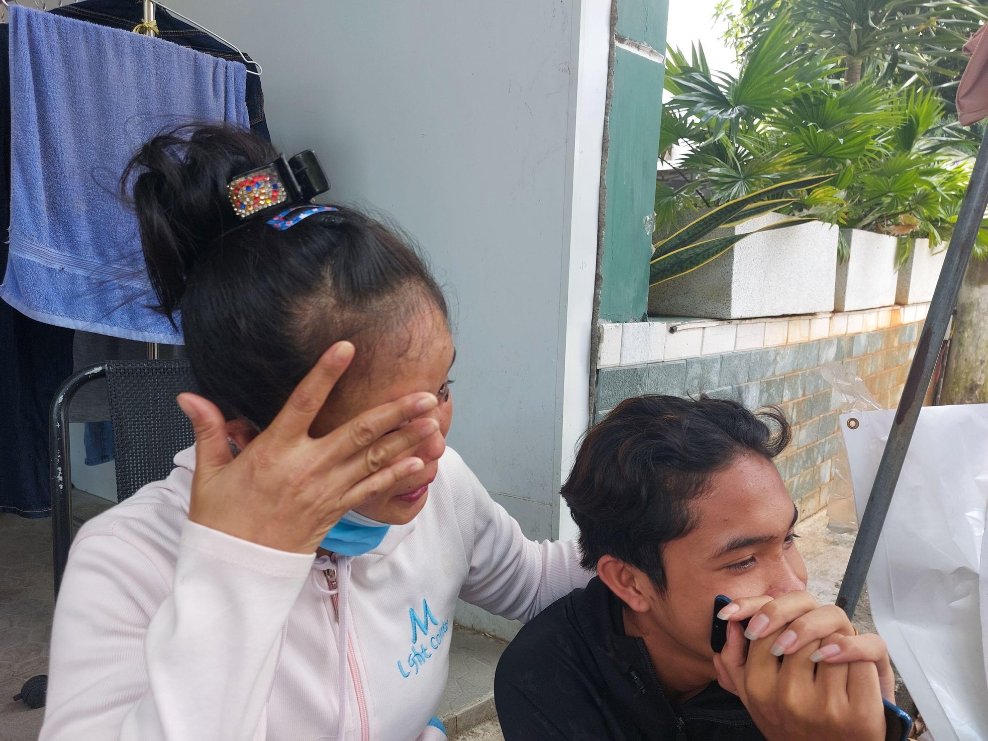 Tan mộng đổi đời ở Campuchia: Nước mắt ngày về ảnh 1