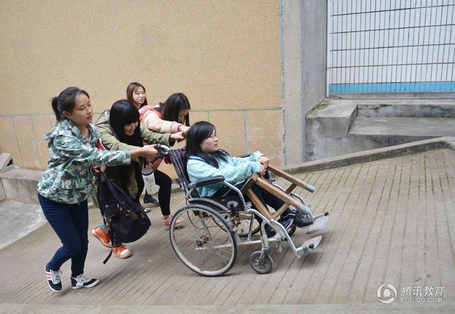 Ước mơ làm bác sĩ của cô gái xương thủy tinh ảnh 6