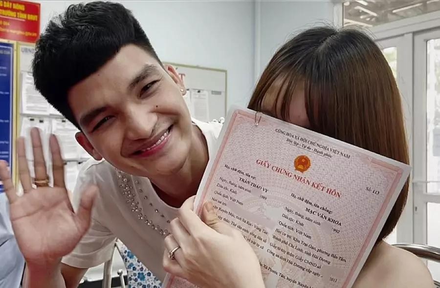 Trào lưu khoe giấy đăng ký kết hôn của sao Việt ảnh 7