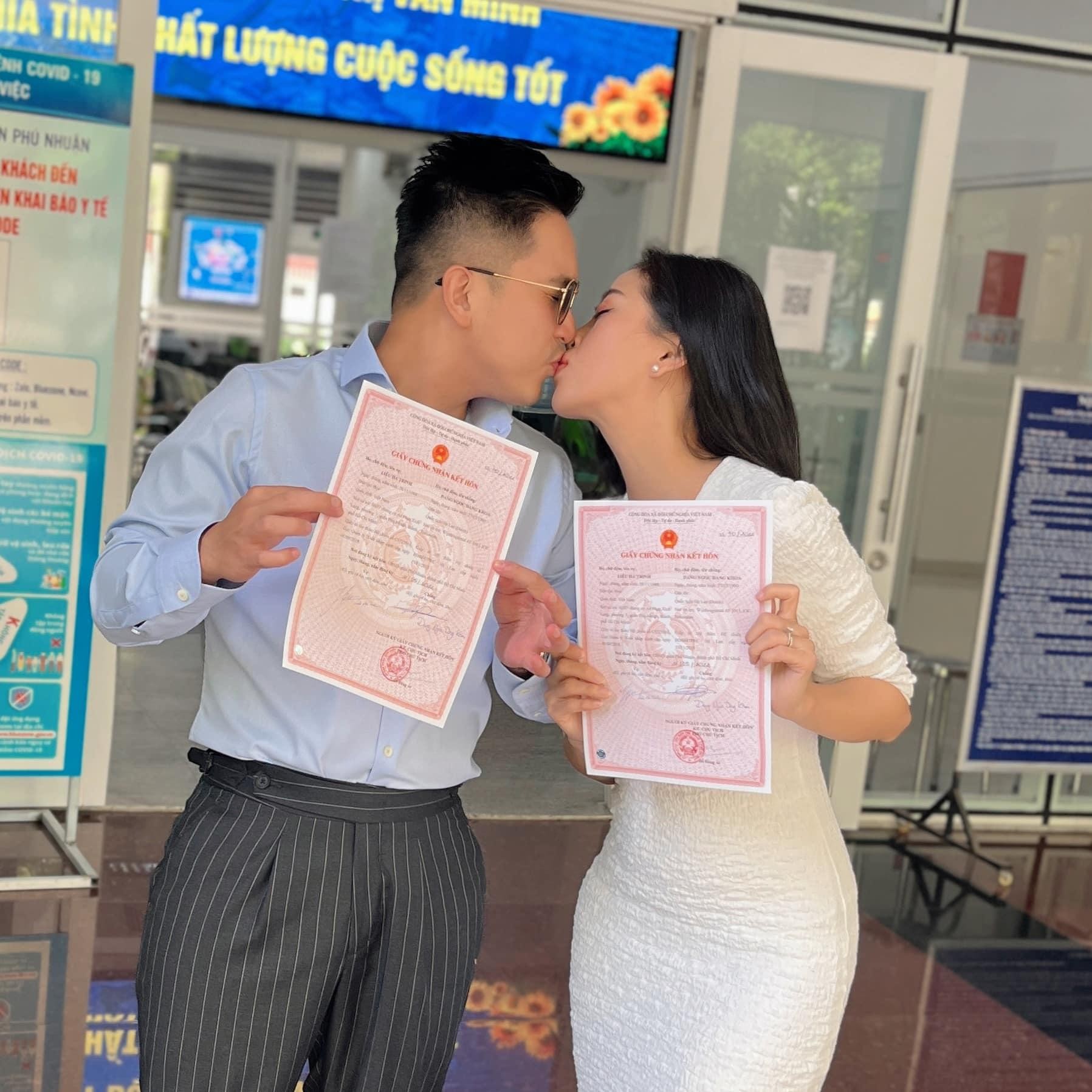 Trào lưu khoe giấy đăng ký kết hôn của sao Việt ảnh 5