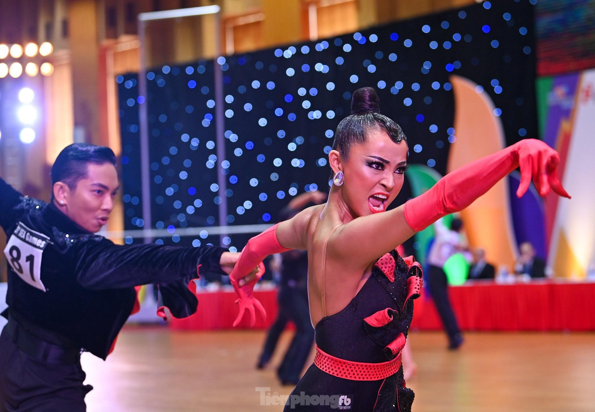 Watch the mesmerizing dance that helped Vietnam Dancesport win 5 gold medals at the 31st SEA Games - Photo 10.
