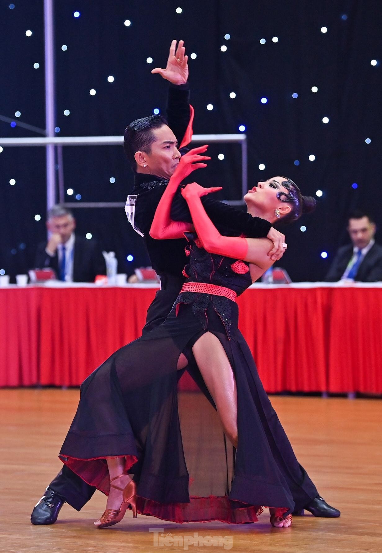 Watch the mesmerizing dance that helped Dancesport Vietnam win 5 gold medals at the 31st SEA Games - Photo 8.
