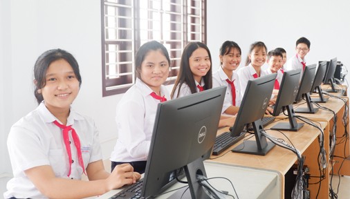 Tài trợ máy tính cho học sinh nông thôn Quảng Nam ảnh 2