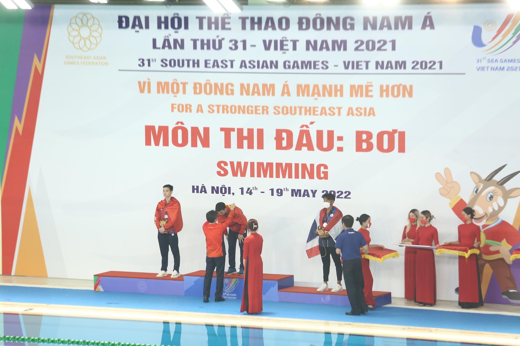 Phó thủ tướng Vũ Đức Đam trao HCV SEA Games cho Nguyễn Thị Oanh, Nguyễn Huy Hoàng ảnh 9