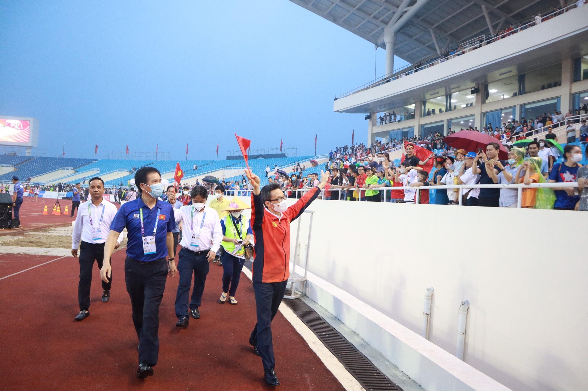 Phó thủ tướng Vũ Đức Đam trao HCV SEA Games cho Nguyễn Thị Oanh, Nguyễn Huy Hoàng ảnh 1