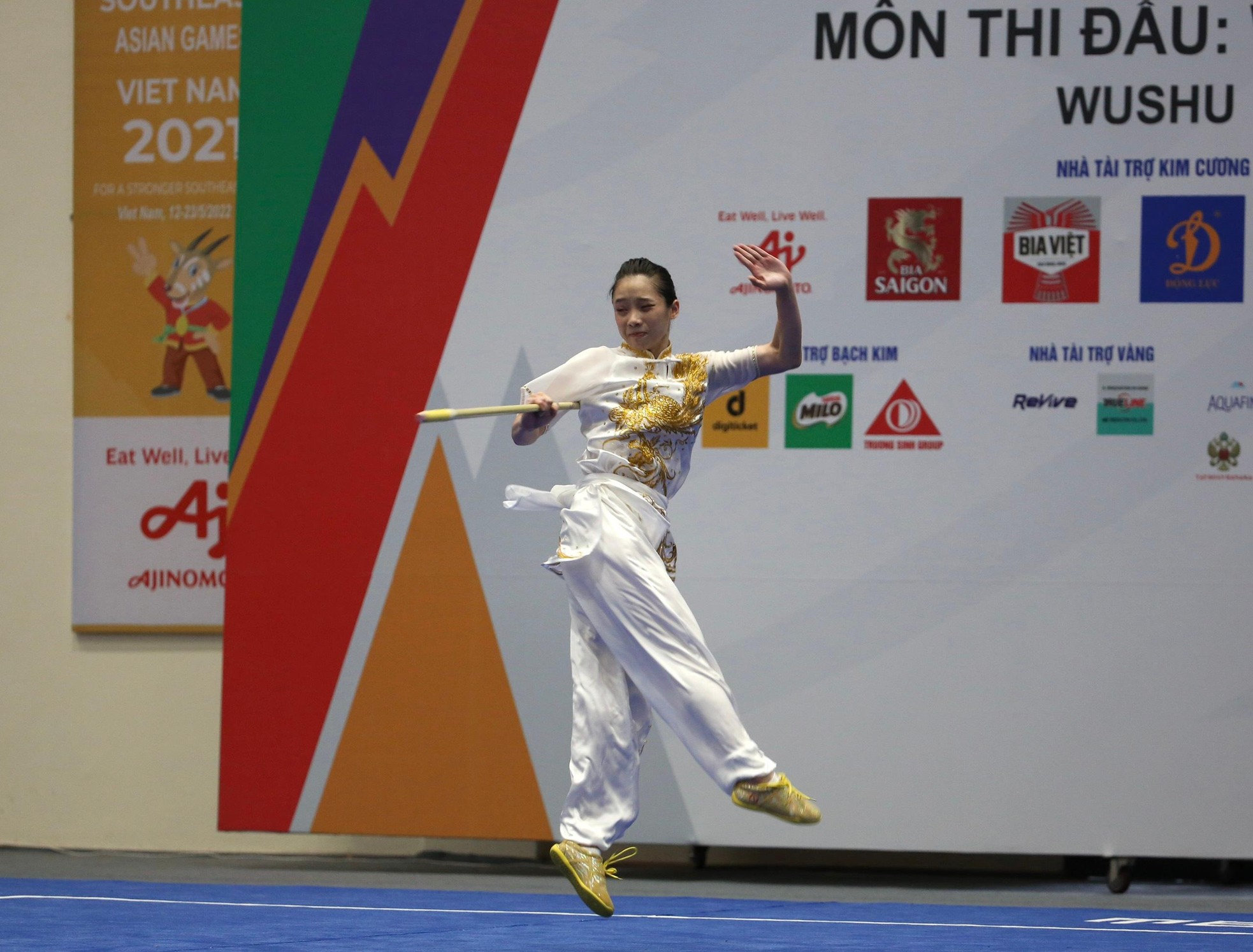 Ngắm nhan sắc tuyệt mỹ của các 'nữ hiệp' Wushu ở SEA Games 31 ảnh 2