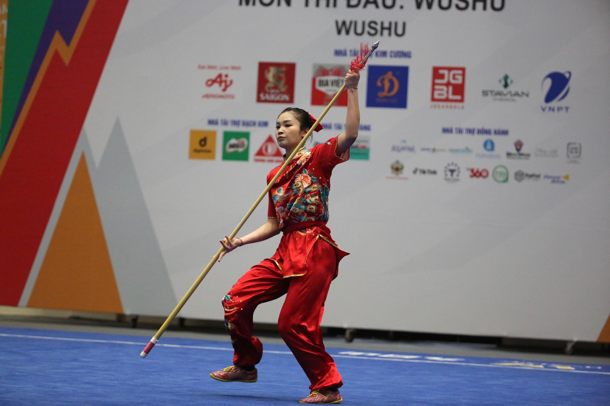 Ngắm nhan sắc tuyệt mỹ của các 'nữ hiệp' Wushu ở SEA Games 31 ảnh 16