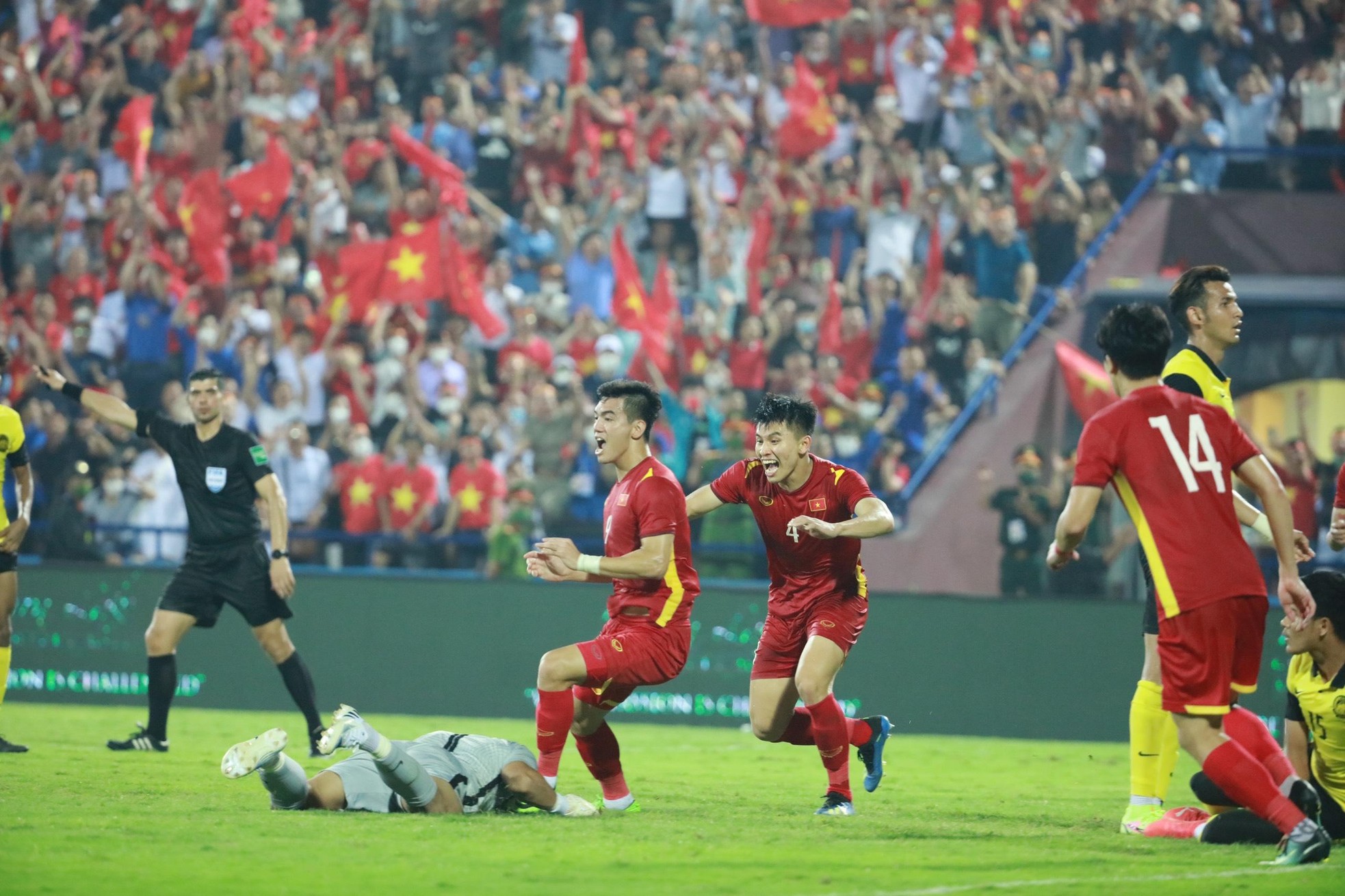 Sân vận động Việt Trì bùng nổ với chiến thắng của U23 Việt Nam ảnh 5