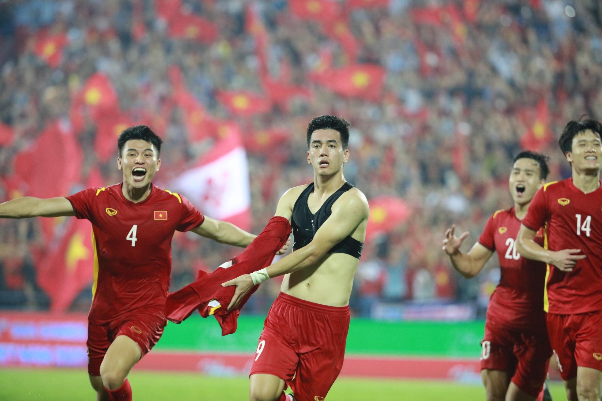 Sân vận động Việt Trì bùng nổ với chiến thắng của U23 Việt Nam ảnh 8