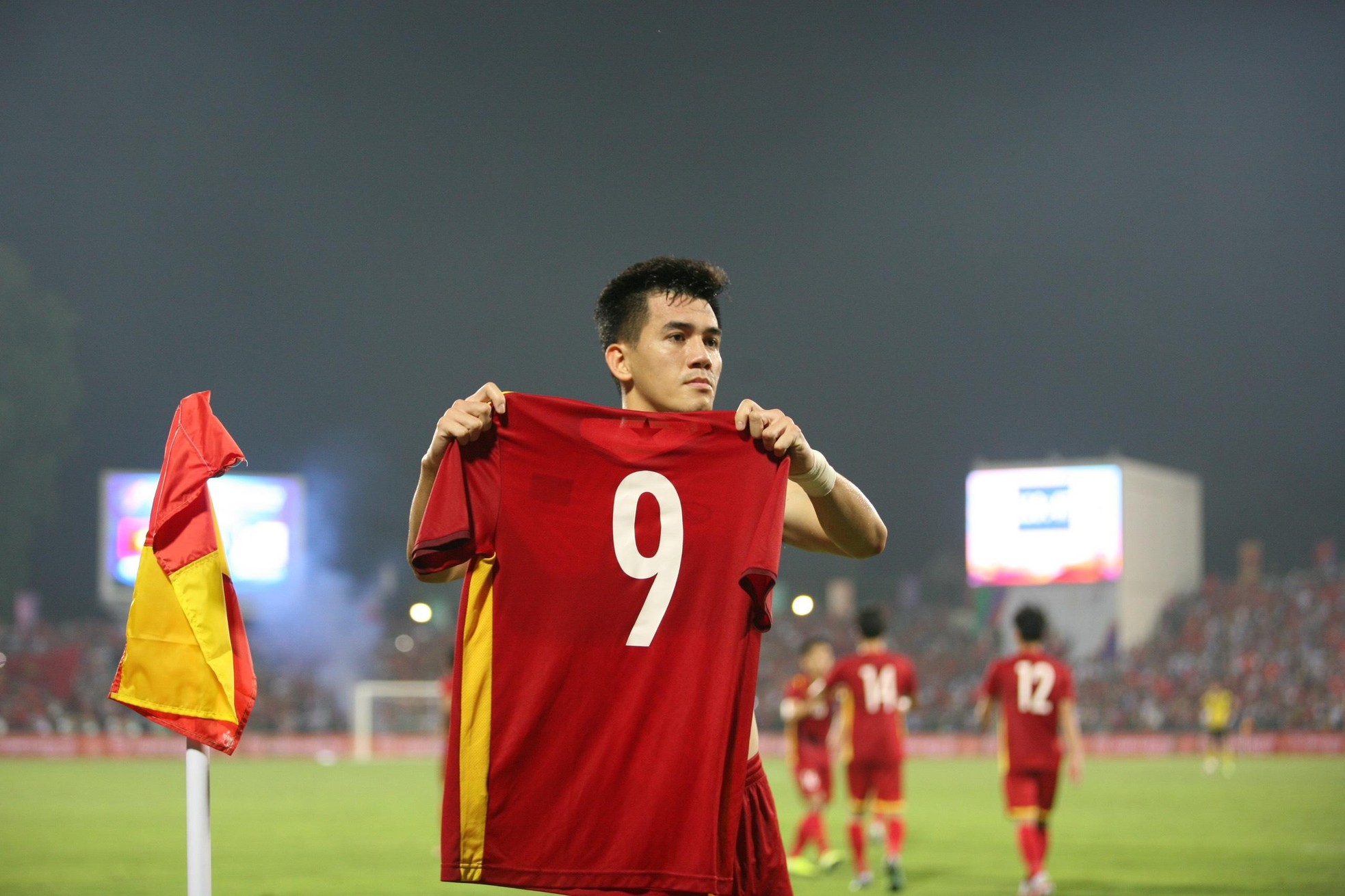 Sân vận động Việt Trì bùng nổ với chiến thắng của U23 Việt Nam ảnh 9