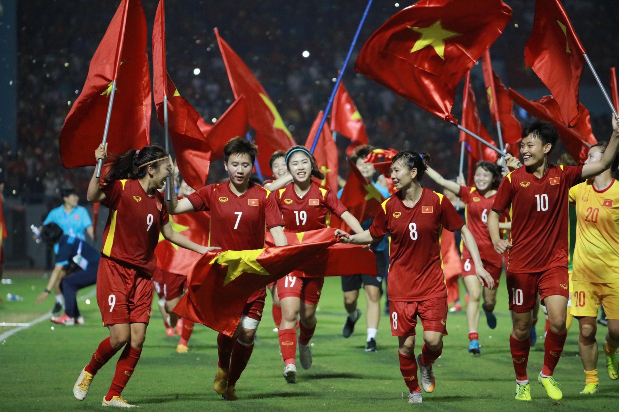 Vô địch SEA Games 31, đội tuyển nữ Việt Nam vỡ oà cảm xúc ảnh 11