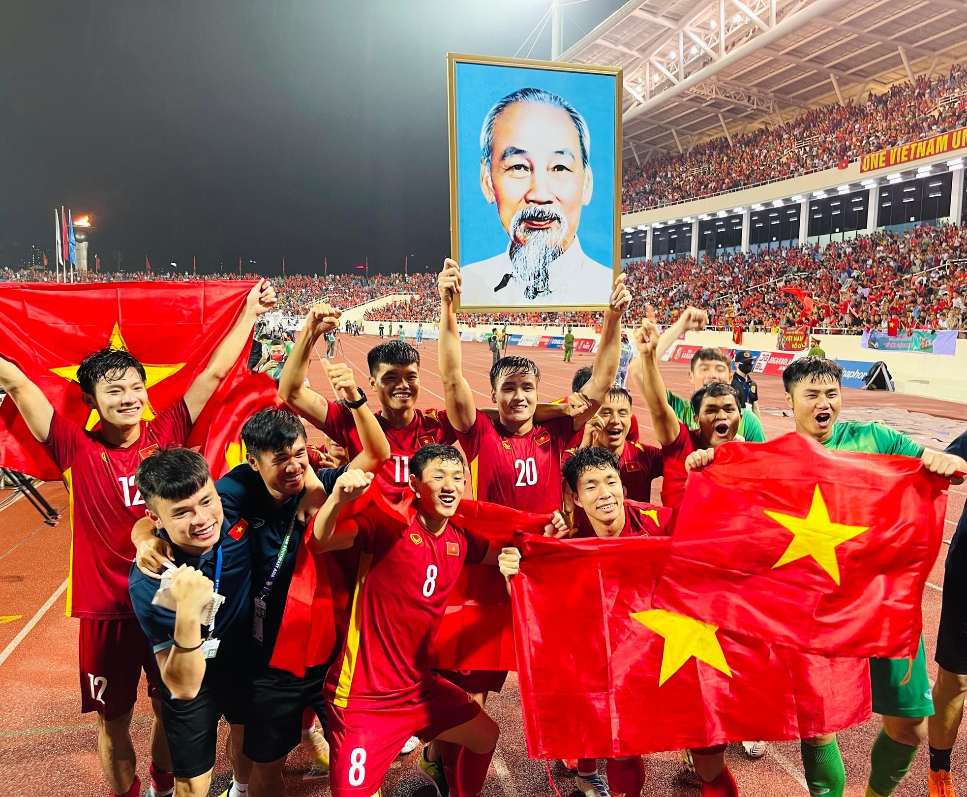 Beautiful moment: Vietnam U23 player publicizes coach Park Hang-seo to celebrate the victory - Photo 9.