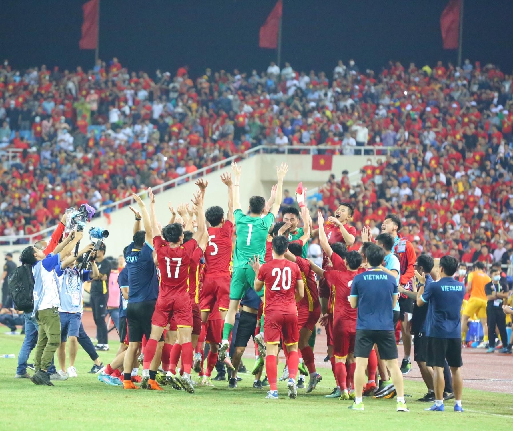 Beautiful moment: Vietnam U23 player publicizes coach Park Hang-seo to celebrate the victory - Photo 7.