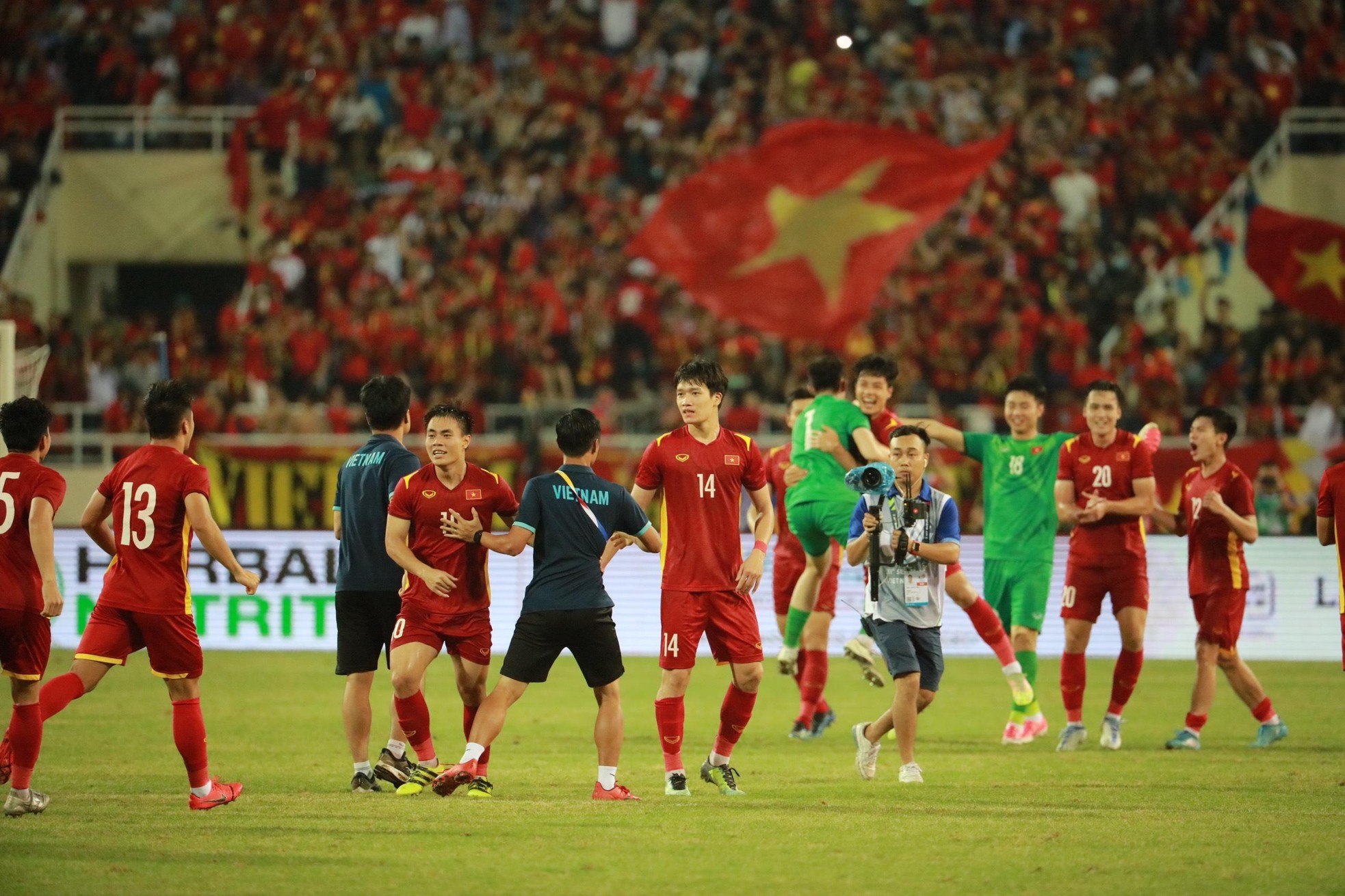 Beautiful moment: Vietnam U23 player publicizes coach Park Hang-seo's channel to celebrate the victory - Photo 3.