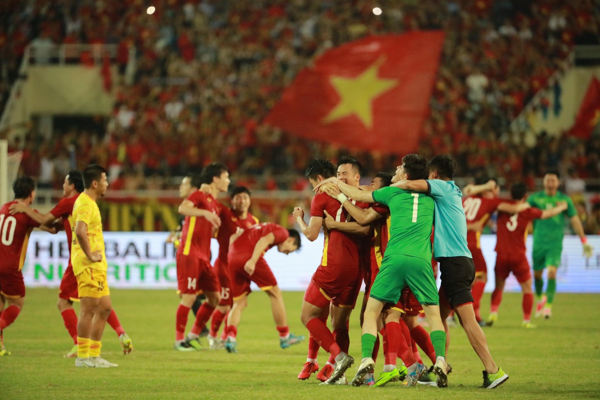 Beautiful moment: Vietnam U23 player publicizes coach Park Hang-seo to celebrate the victory - Photo 4.