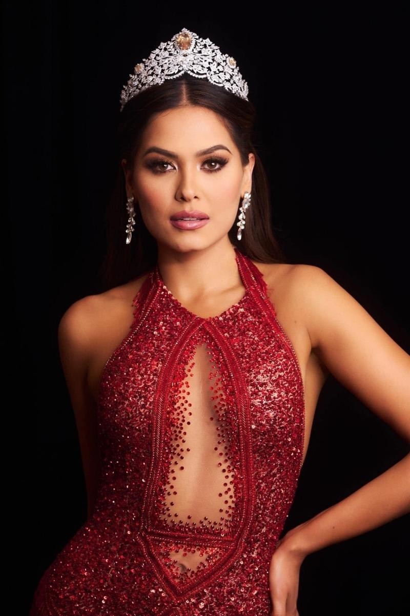 Miss Universe Harnaaz Sandhu đang sở hữu chiếc vương miện hoa hậu đắt giá nhất lịch sử ảnh 5