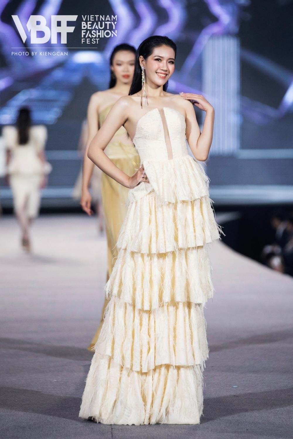Miss World Vietnam 2022: Một trong 3 thí sinh ít tuổi nhất cuộc thi mới 18 tuổi đã cao 1m80 ảnh 1